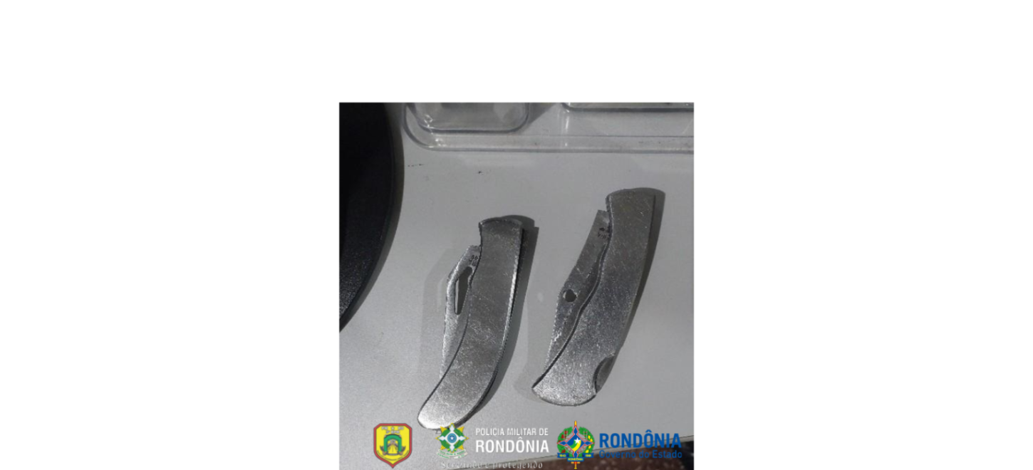 PM apreende canivetes dentro de escola após ser acionada por ameaça entre alunos