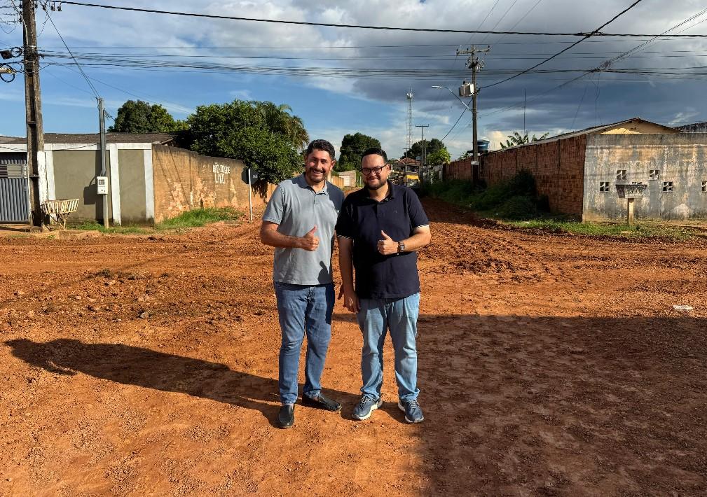 Vereador articula e garante avanço da terraplanagem no bairro Igarapé