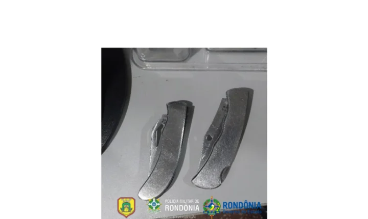 PM apreende canivetes dentro de escola após ser acionada por ameaça entre alunos