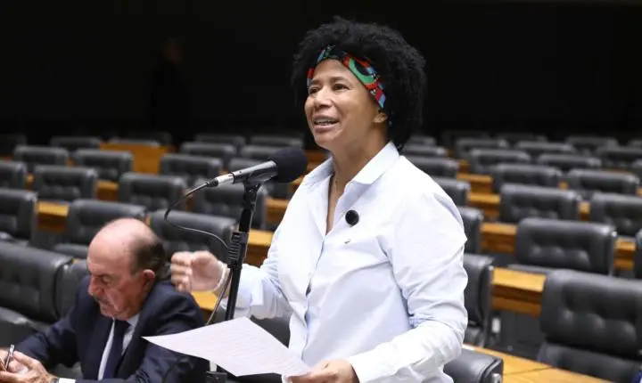 Sílvia Cristina diz que a inclusão da imunoterapia é um avanço para o tratamento do câncer